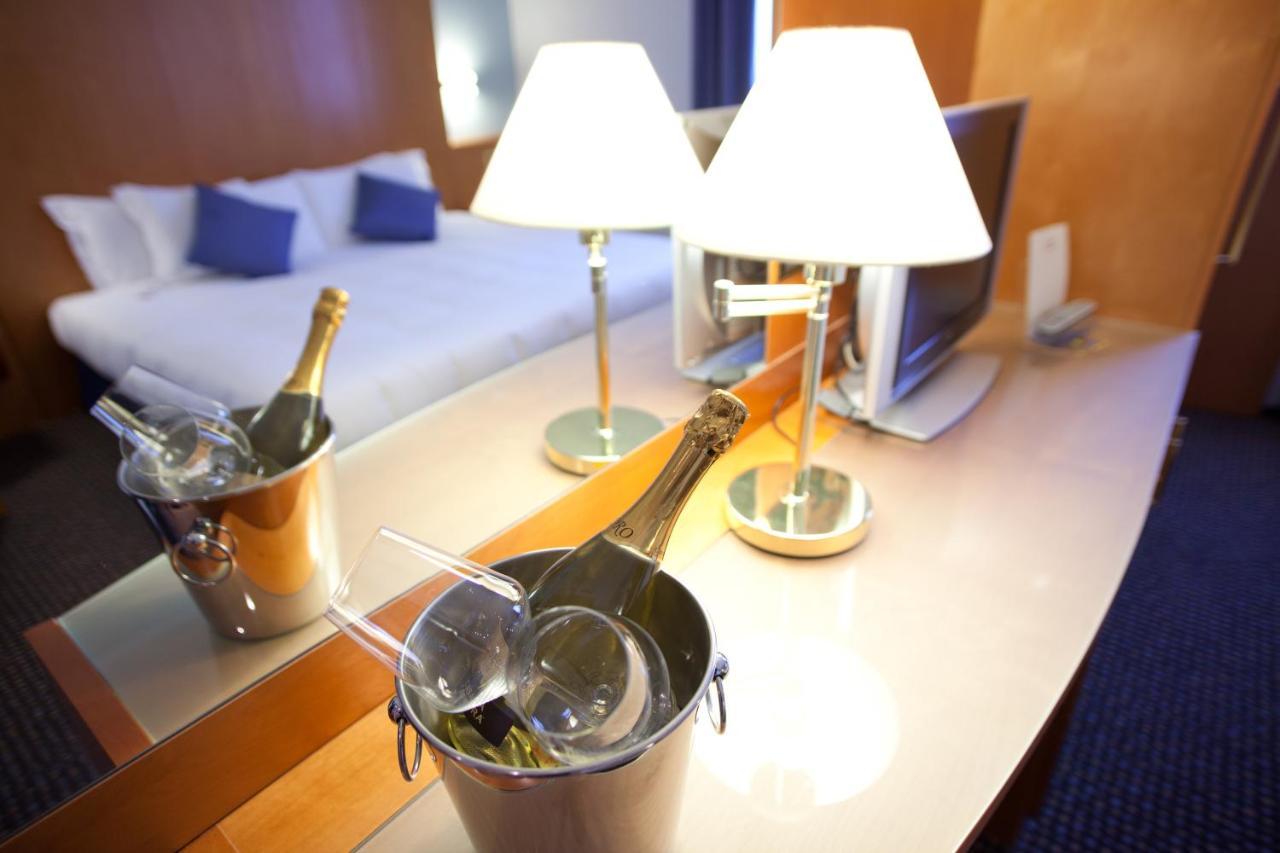 Una Hotels Occhiobello Bagian luar foto