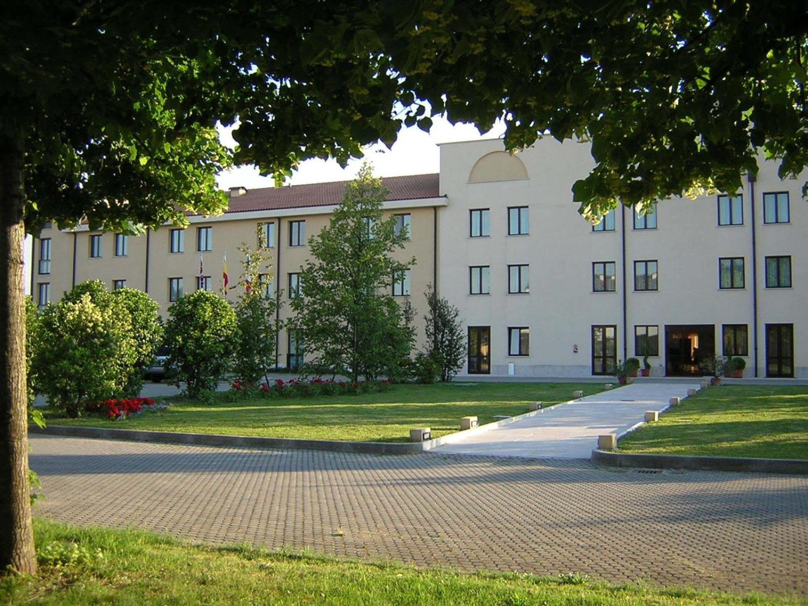 Una Hotels Occhiobello Bagian luar foto