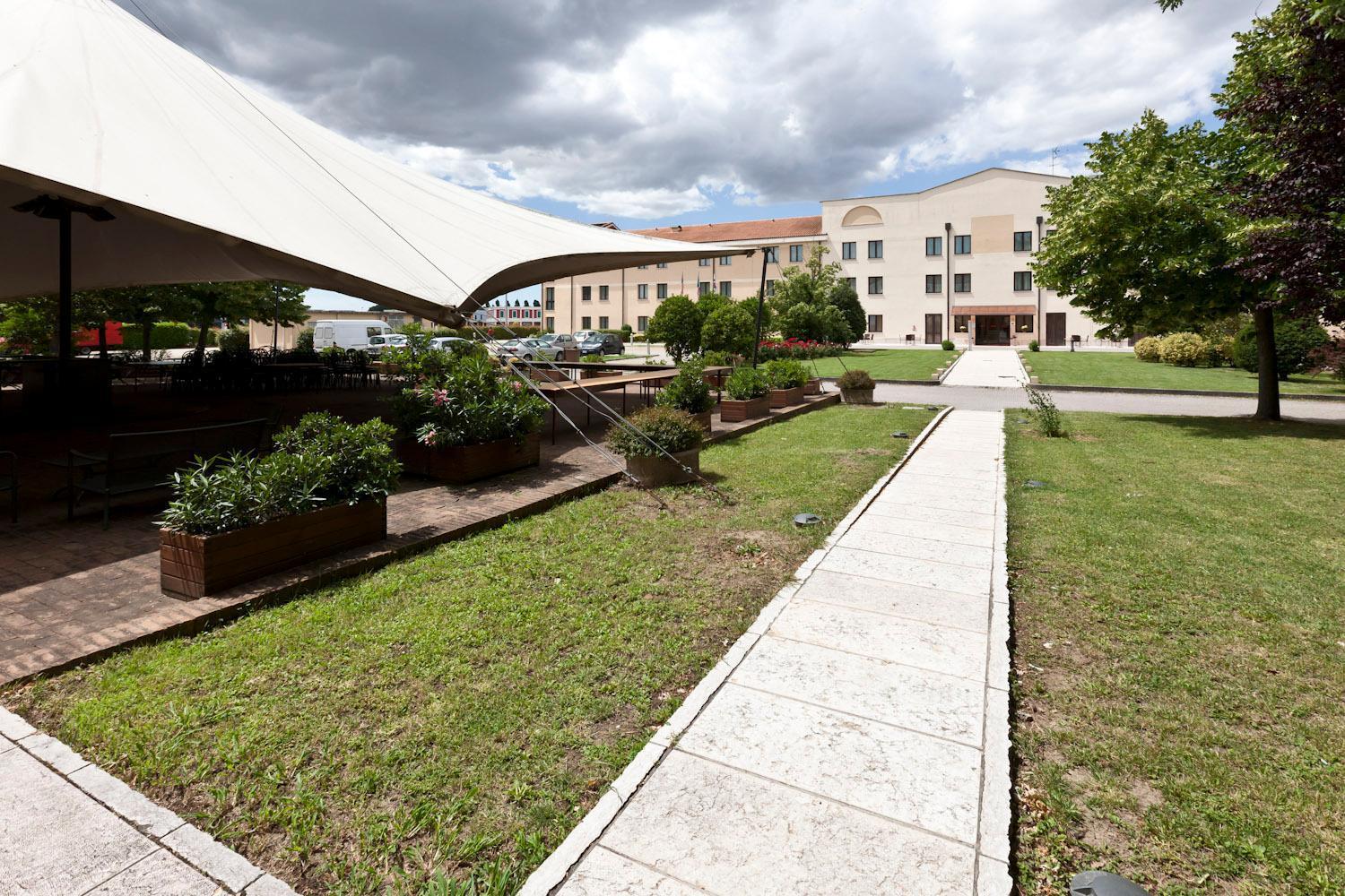 Una Hotels Occhiobello Bagian luar foto