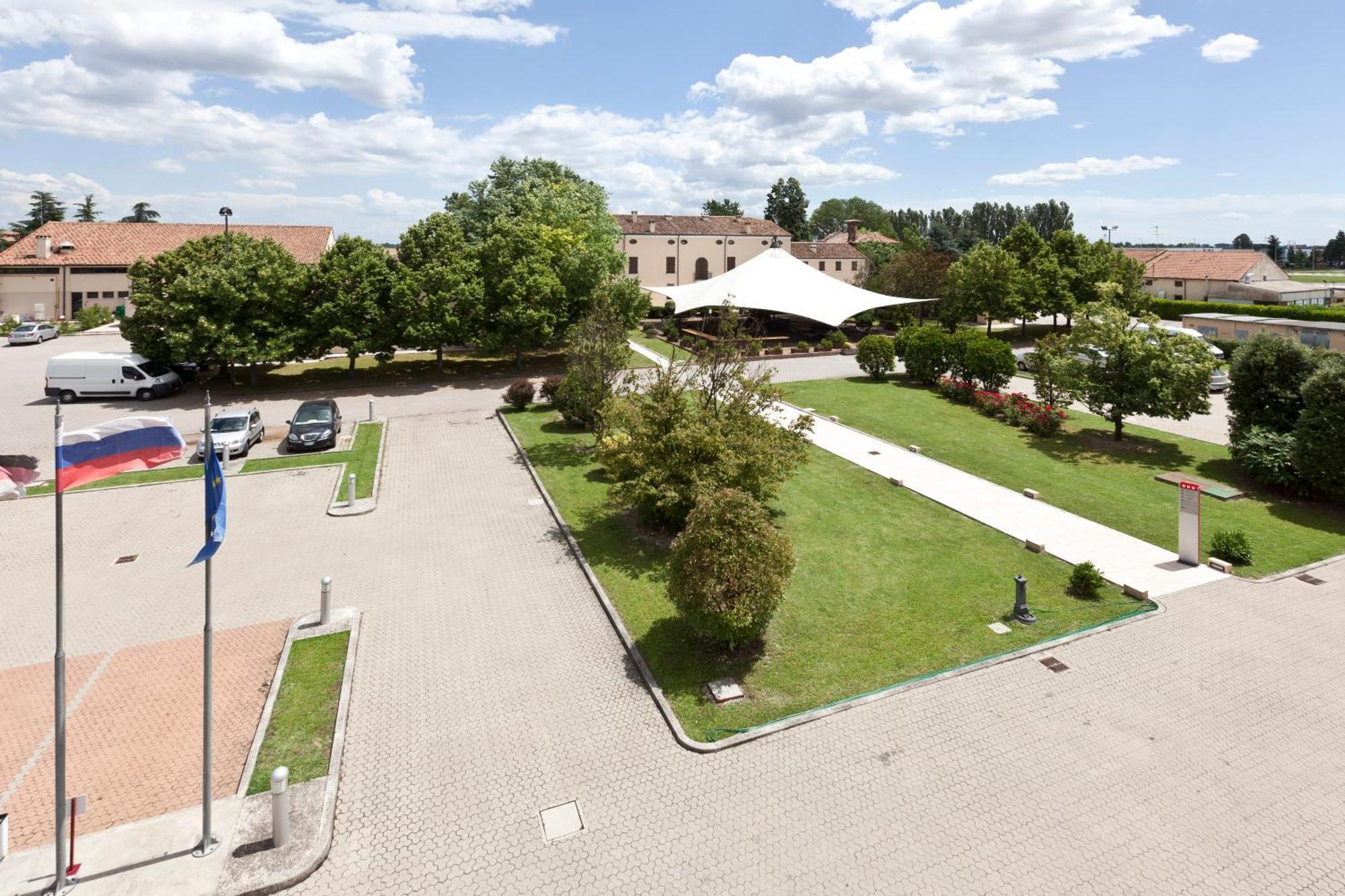 Una Hotels Occhiobello Bagian luar foto