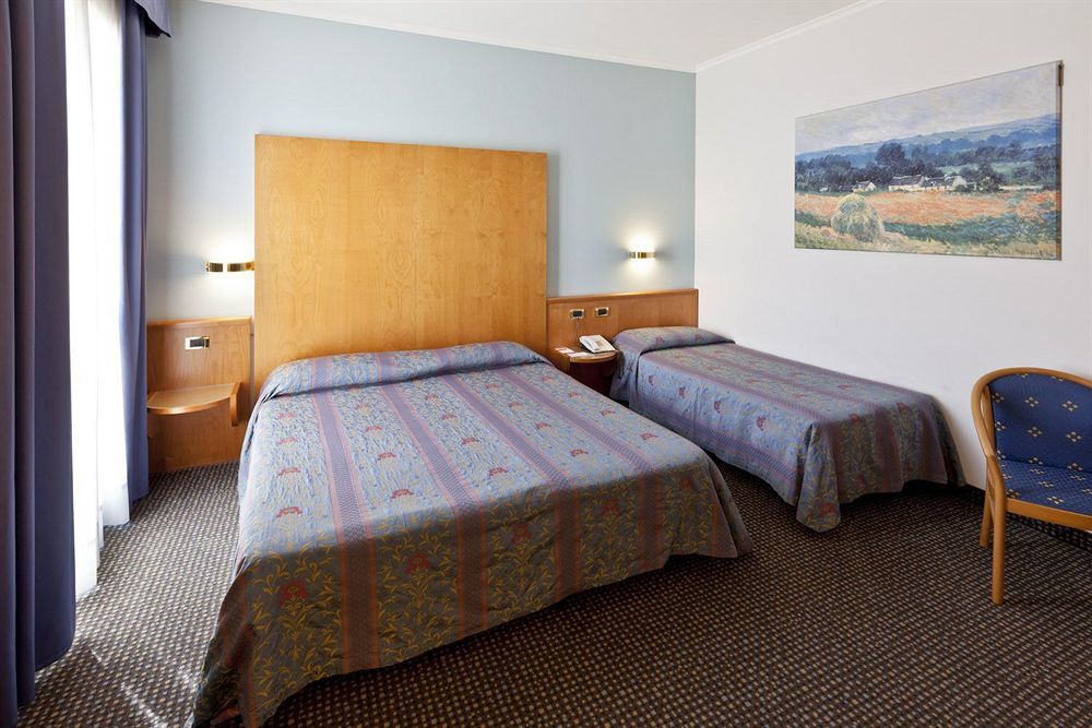 Una Hotels Occhiobello Bagian luar foto