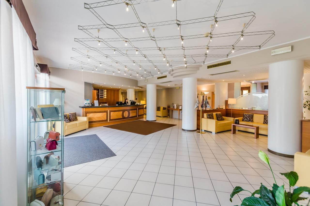 Una Hotels Occhiobello Bagian luar foto