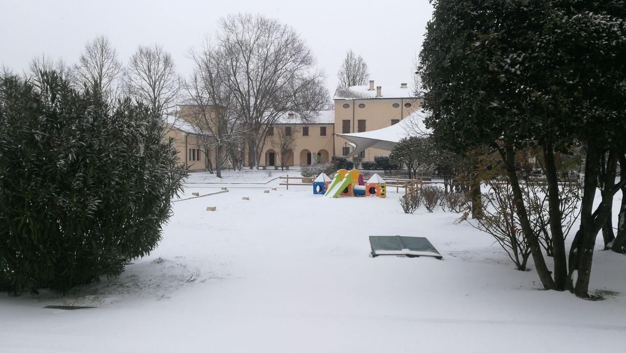 Una Hotels Occhiobello Bagian luar foto