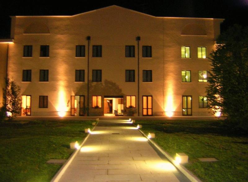 Una Hotels Occhiobello Bagian luar foto