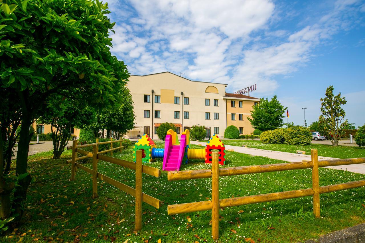 Una Hotels Occhiobello Bagian luar foto