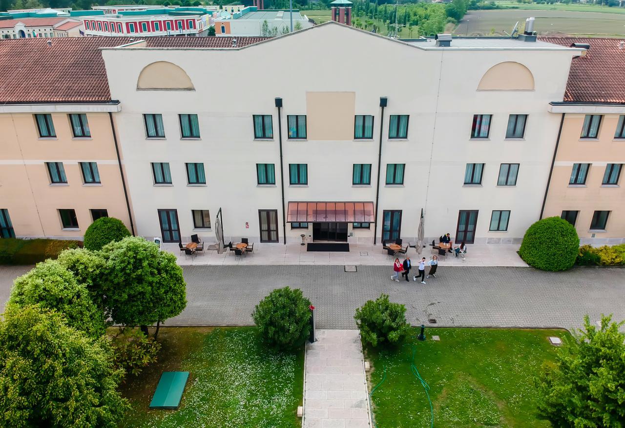Una Hotels Occhiobello Bagian luar foto