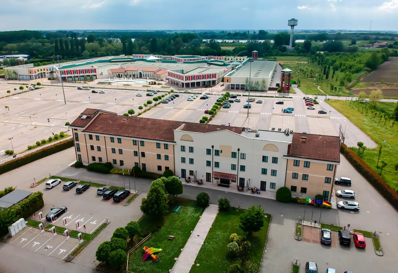 Una Hotels Occhiobello Bagian luar foto
