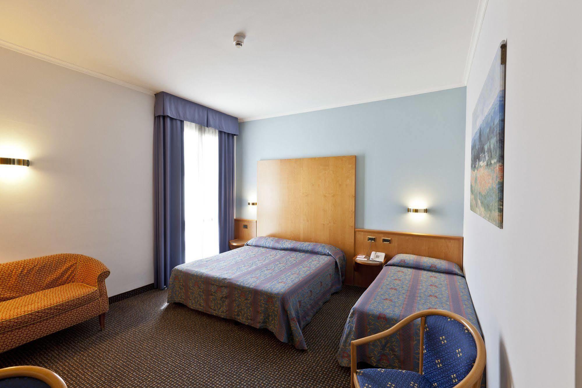 Una Hotels Occhiobello Bagian luar foto