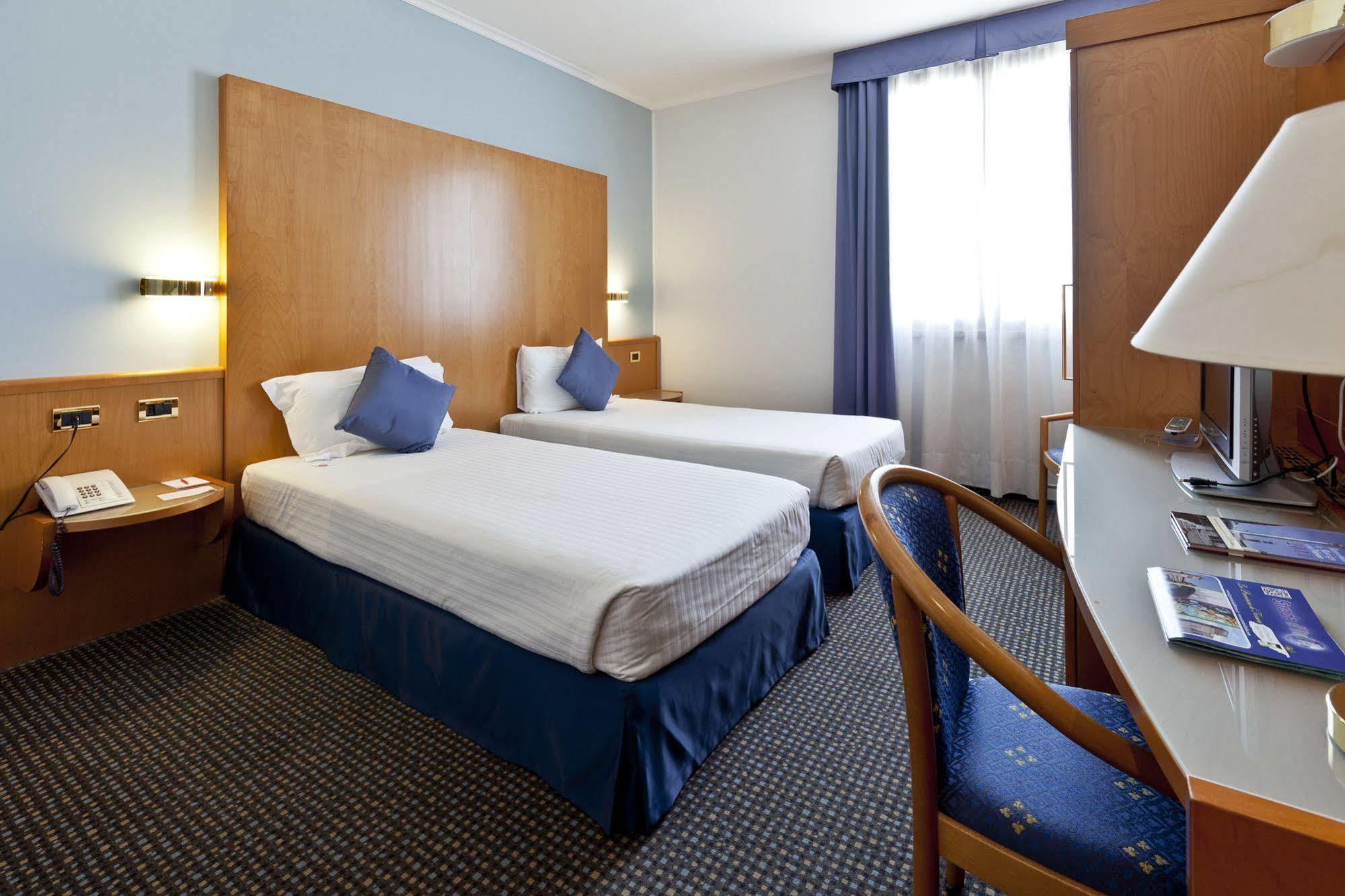 Una Hotels Occhiobello Bagian luar foto