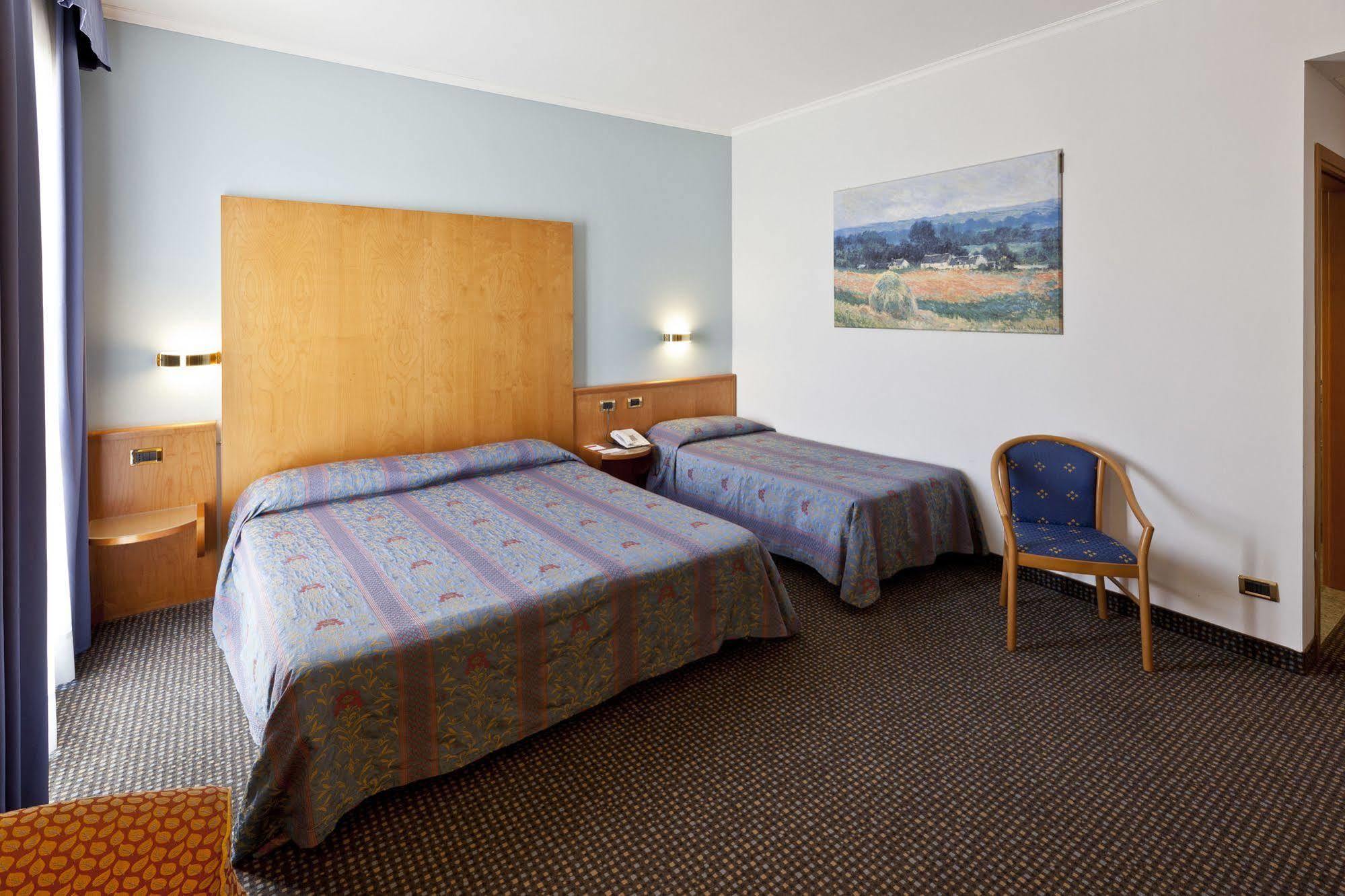 Una Hotels Occhiobello Bagian luar foto