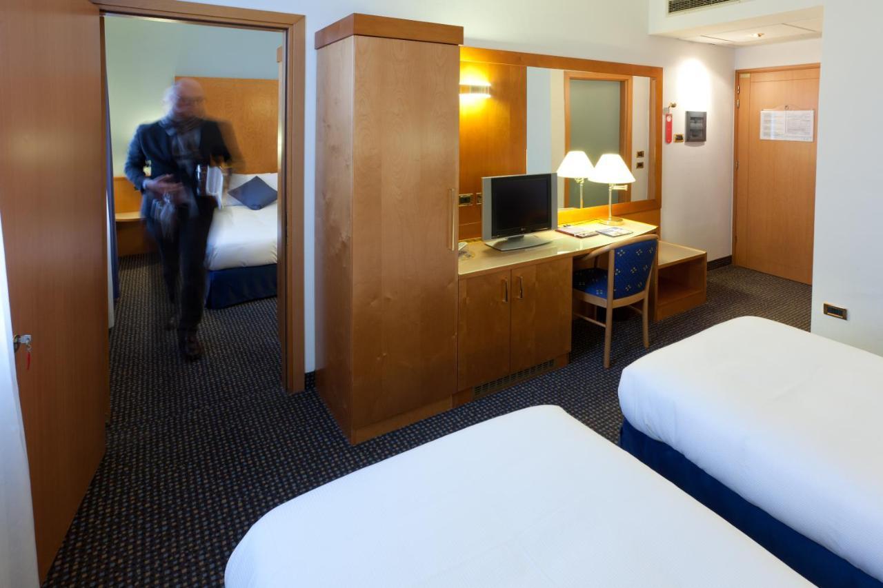 Una Hotels Occhiobello Bagian luar foto