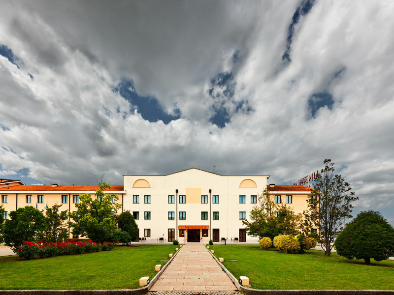 Una Hotels Occhiobello Bagian luar foto